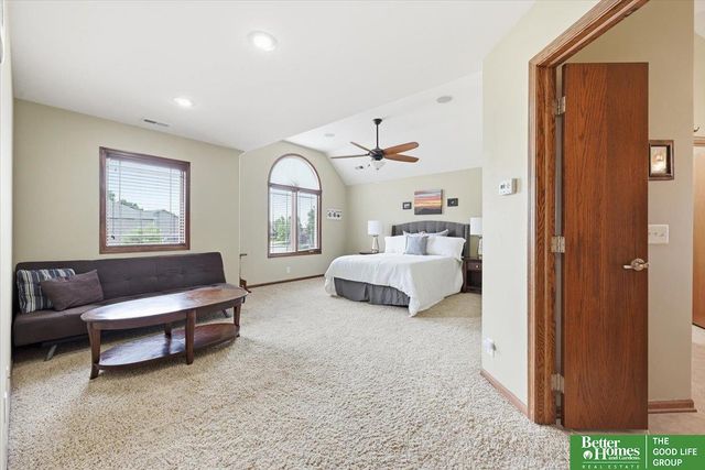 8564 S 101 Street, La Vista, NE 68128