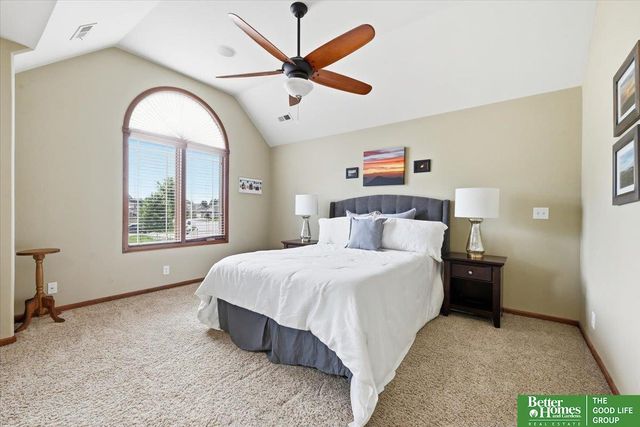 8564 S 101 Street, La Vista, NE 68128