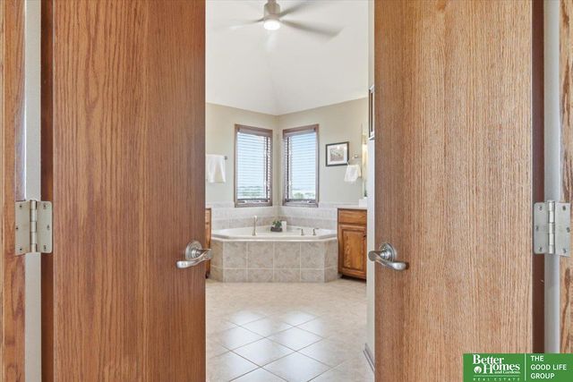 8564 S 101 Street, La Vista, NE 68128