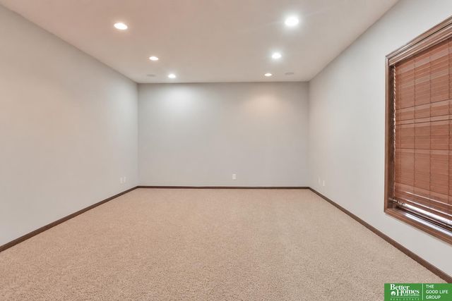 8564 S 101 Street, La Vista, NE 68128
