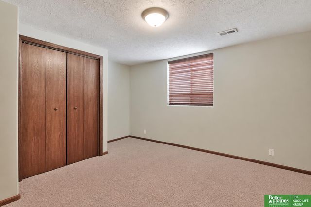8564 S 101 Street, La Vista, NE 68128