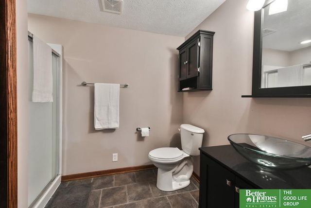 8564 S 101 Street, La Vista, NE 68128