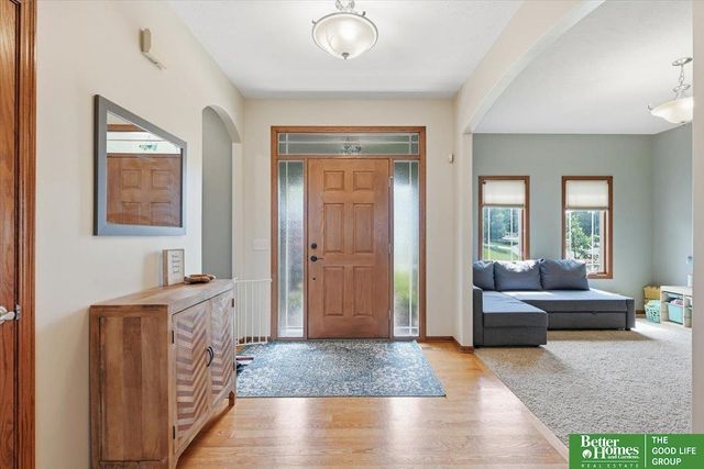 8564 S 101 Street, La Vista, NE 68128