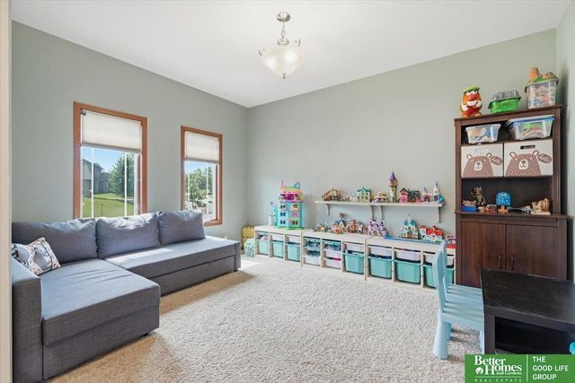 8564 S 101 Street, La Vista, NE 68128