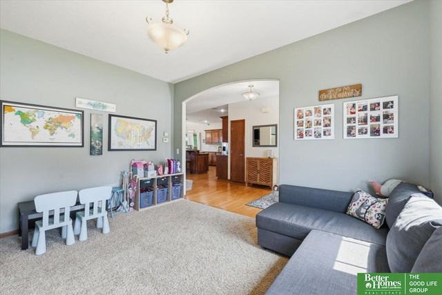 8564 S 101 Street, La Vista, NE 68128