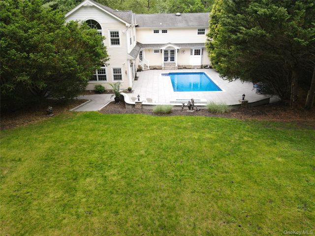 48 River Heights Drive, Smithtown, NY 11787