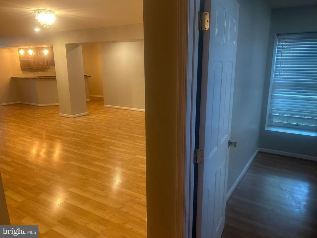 43869 CHURCHILL GLEN DR, Chantilly, VA 20152