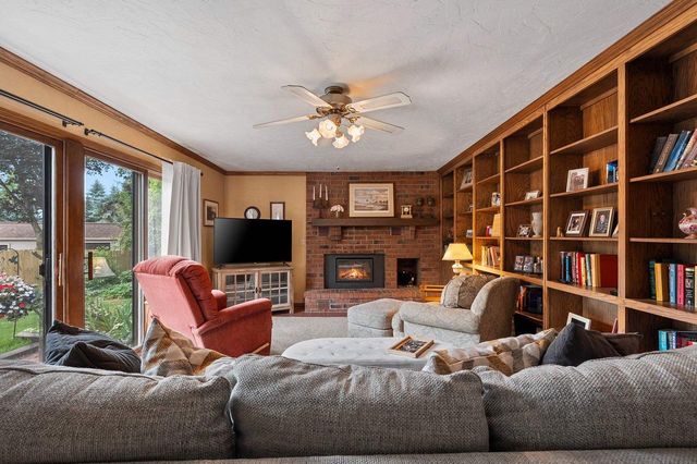 716 EAU CLAIRE PLACE, De Pere, WI 54115