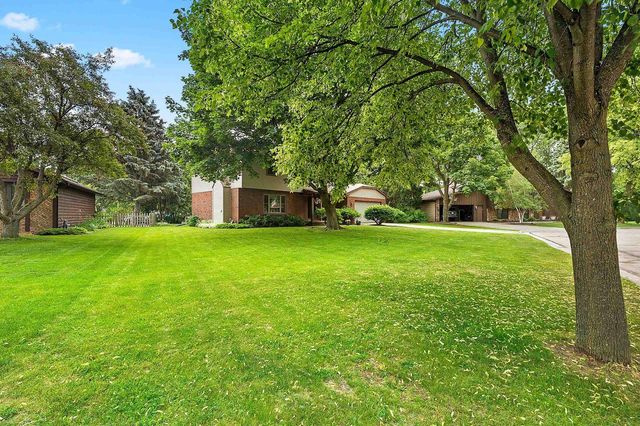 716 EAU CLAIRE PLACE, De Pere, WI 54115