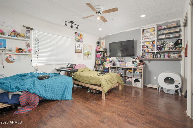 5607 W CHOLLA Street, Glendale, AZ 85304