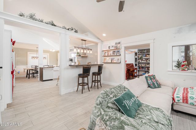 5607 W CHOLLA Street, Glendale, AZ 85304