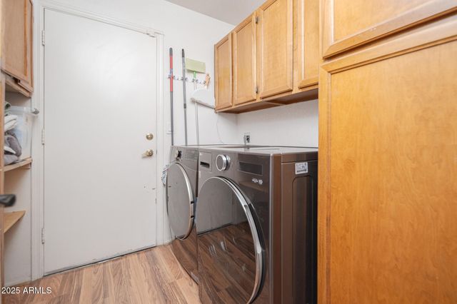 5607 W CHOLLA Street, Glendale, AZ 85304