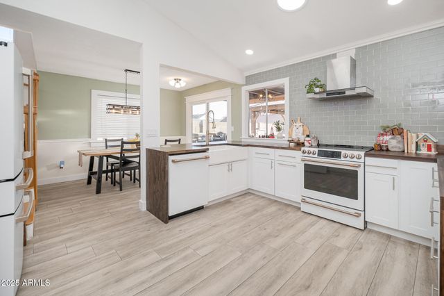 5607 W CHOLLA Street, Glendale, AZ 85304