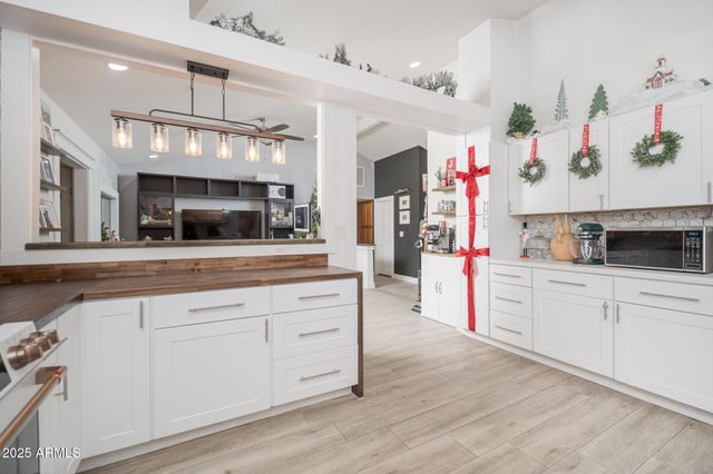 5607 W CHOLLA Street, Glendale, AZ 85304