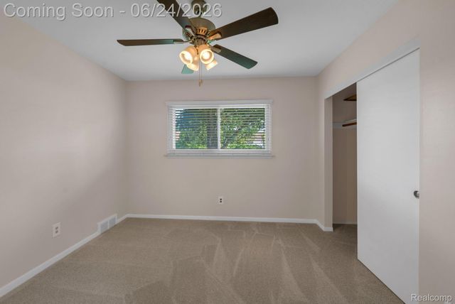34316 Tomahawk Drive, Westland, MI 48185