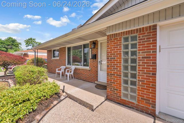 34316 Tomahawk Drive, Westland, MI 48185