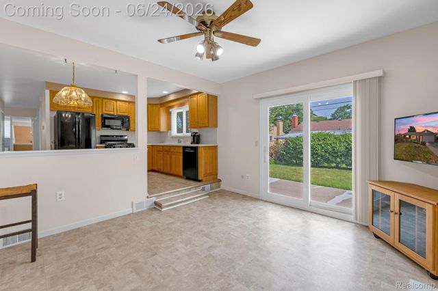 34316 Tomahawk Drive, Westland, MI 48185