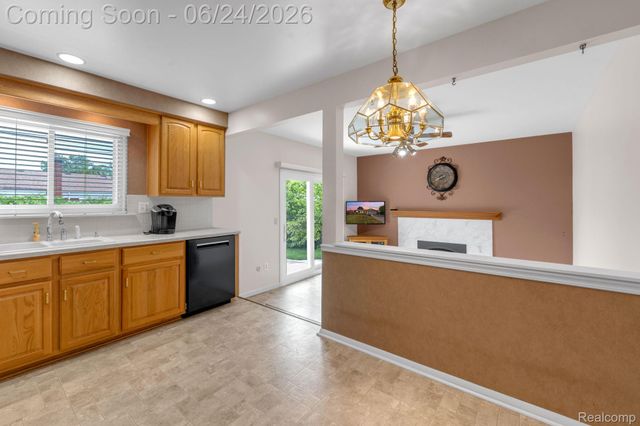34316 Tomahawk Drive, Westland, MI 48185