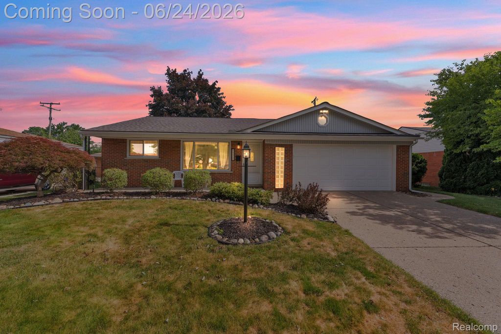 34316 Tomahawk Drive, Westland, MI 48185