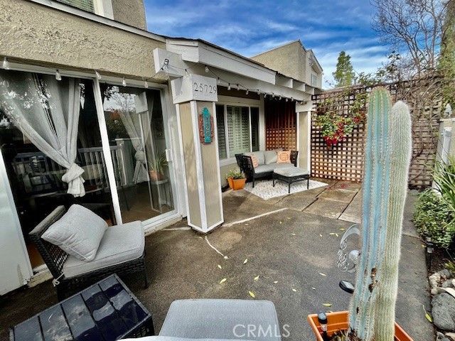 25729 Tournament, Valencia, CA 91355