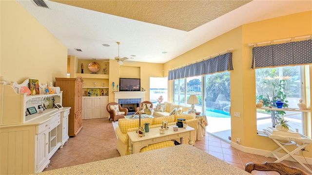 4709 DOLPHIN CAY LANE, St Petersburg, FL 33711