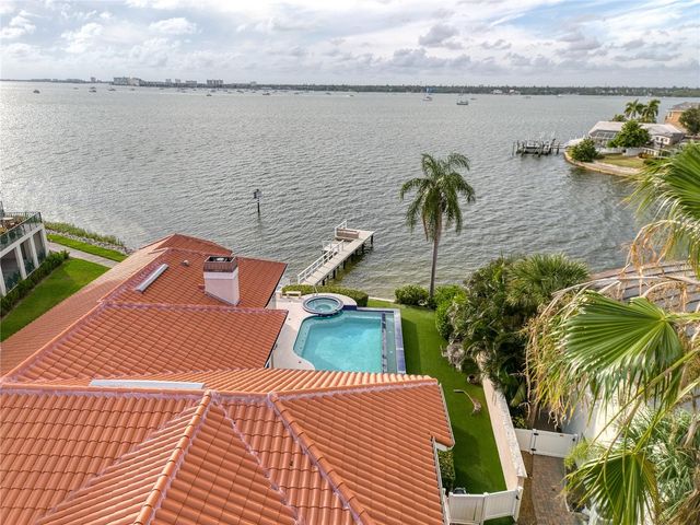 4709 DOLPHIN CAY LANE, St Petersburg, FL 33711