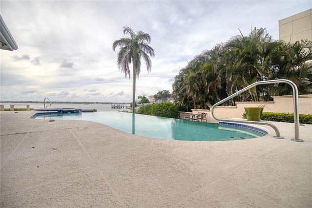 4709 DOLPHIN CAY LANE, St Petersburg, FL 33711