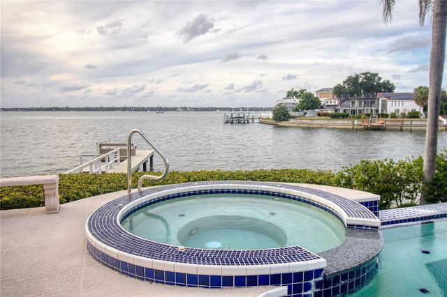 4709 DOLPHIN CAY LANE, St Petersburg, FL 33711