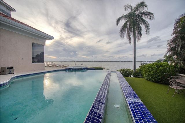 4709 DOLPHIN CAY LANE, St Petersburg, FL 33711