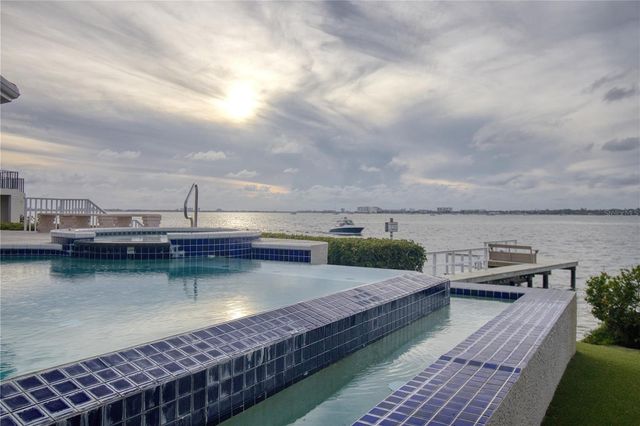 4709 DOLPHIN CAY LANE, St Petersburg, FL 33711