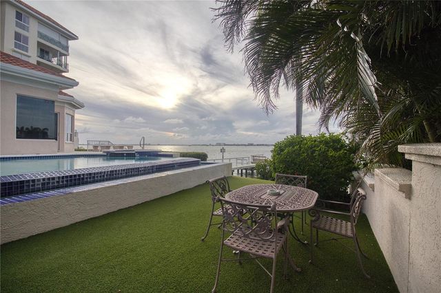 4709 DOLPHIN CAY LANE, St Petersburg, FL 33711