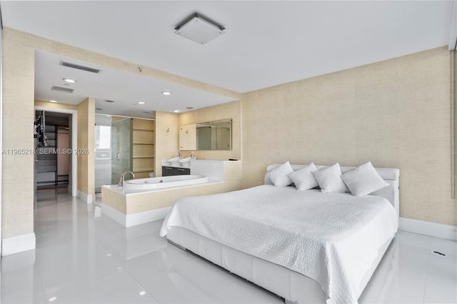 2950 NE 188th St 404, Aventura, FL 33180