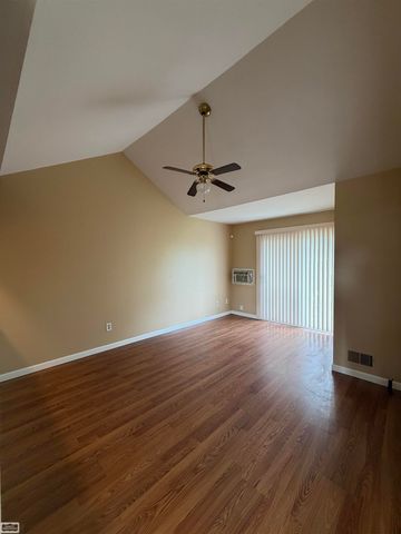 31867 Nardelli Lane, Roseville, MI 48066