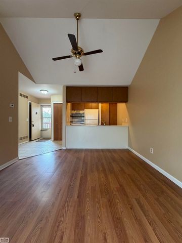 31867 Nardelli Lane, Roseville, MI 48066