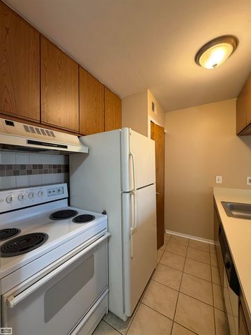 31867 Nardelli Lane, Roseville, MI 48066