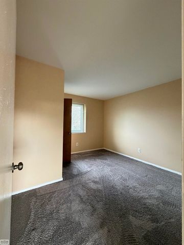 31867 Nardelli Lane, Roseville, MI 48066