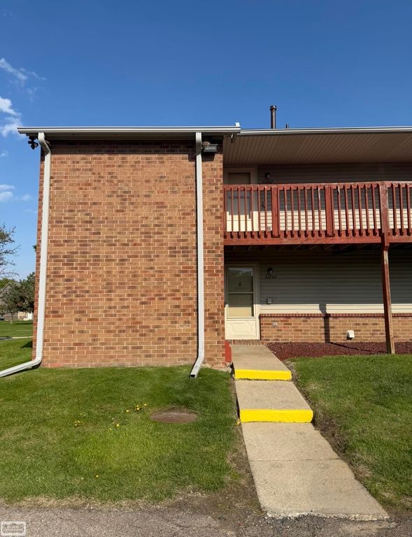 31867 Nardelli Lane, Roseville, MI 48066
