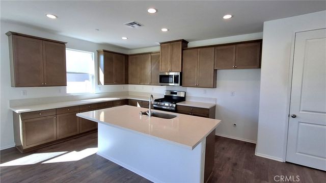 209 Everlast Court, Hemet, CA 92543