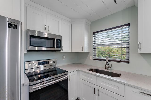 856 SW Rustic Circle, Stuart, FL 34997