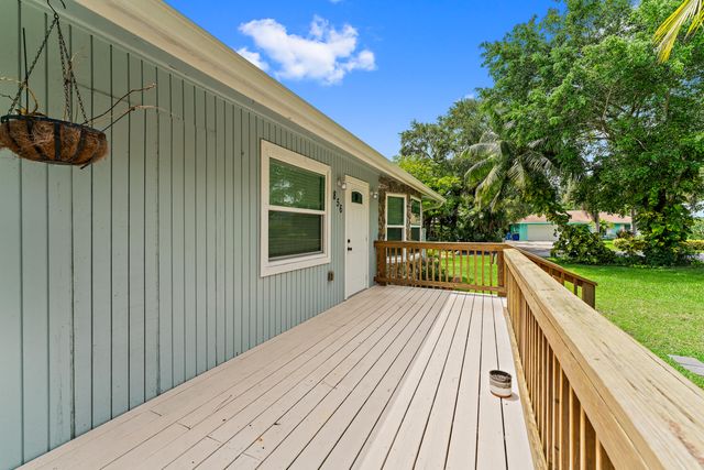 856 SW Rustic Circle, Stuart, FL 34997