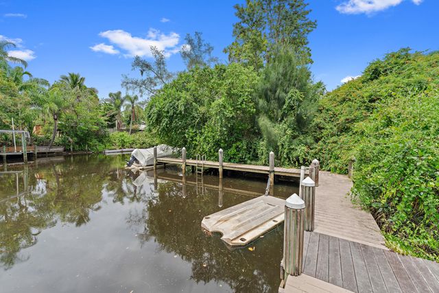 856 SW Rustic Circle, Stuart, FL 34997