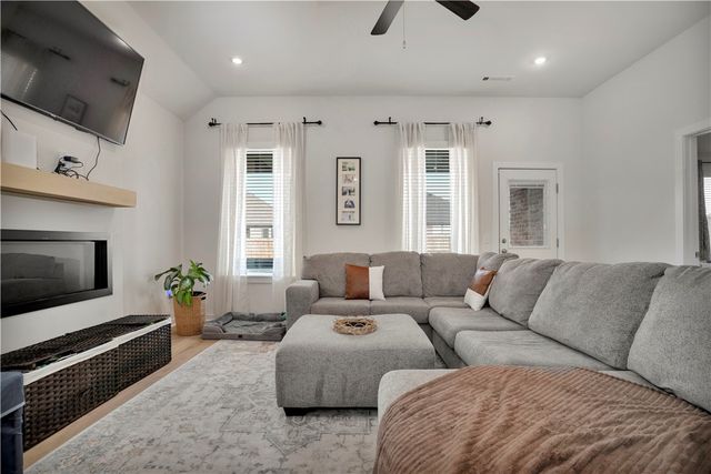 400 W Snow Bend, Farmington, AR 72730