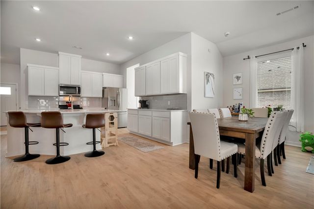 400 W Snow Bend, Farmington, AR 72730