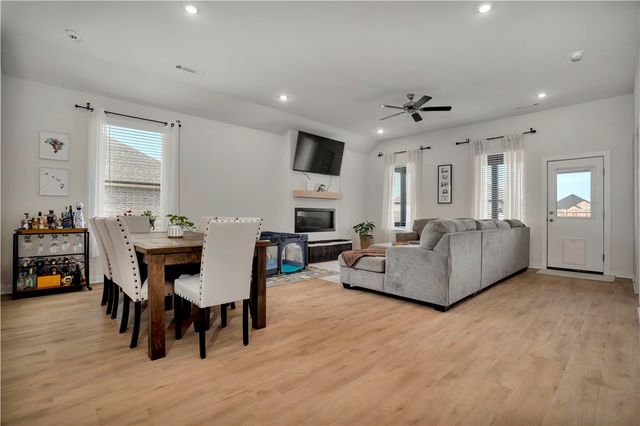 400 W Snow Bend, Farmington, AR 72730