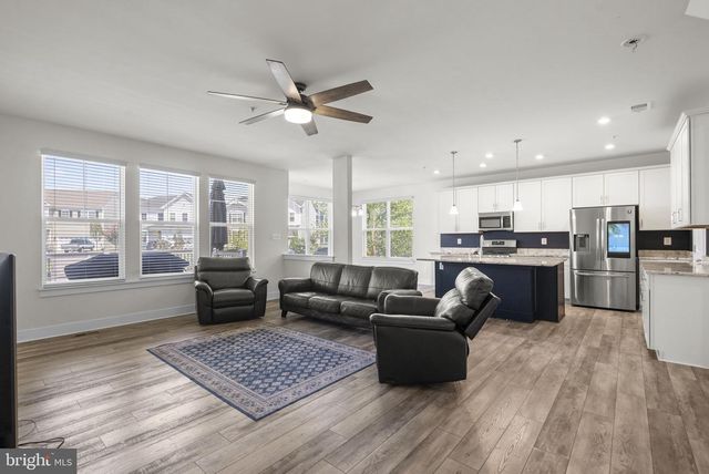 412 WHISPERING ELM LN, Millersville, MD 21108