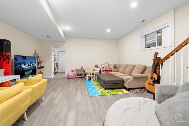 3300 S Western Avenue, Chicago, IL 60608