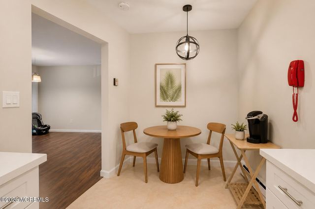 125 Amberly Drive F, Manalapan, NJ 07726