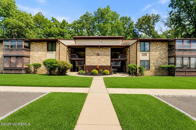125 Amberly Drive F, Manalapan, NJ 07726