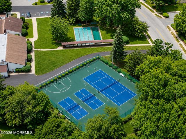 125 Amberly Drive F, Manalapan, NJ 07726