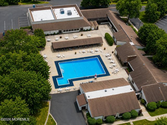 125 Amberly Drive F, Manalapan, NJ 07726